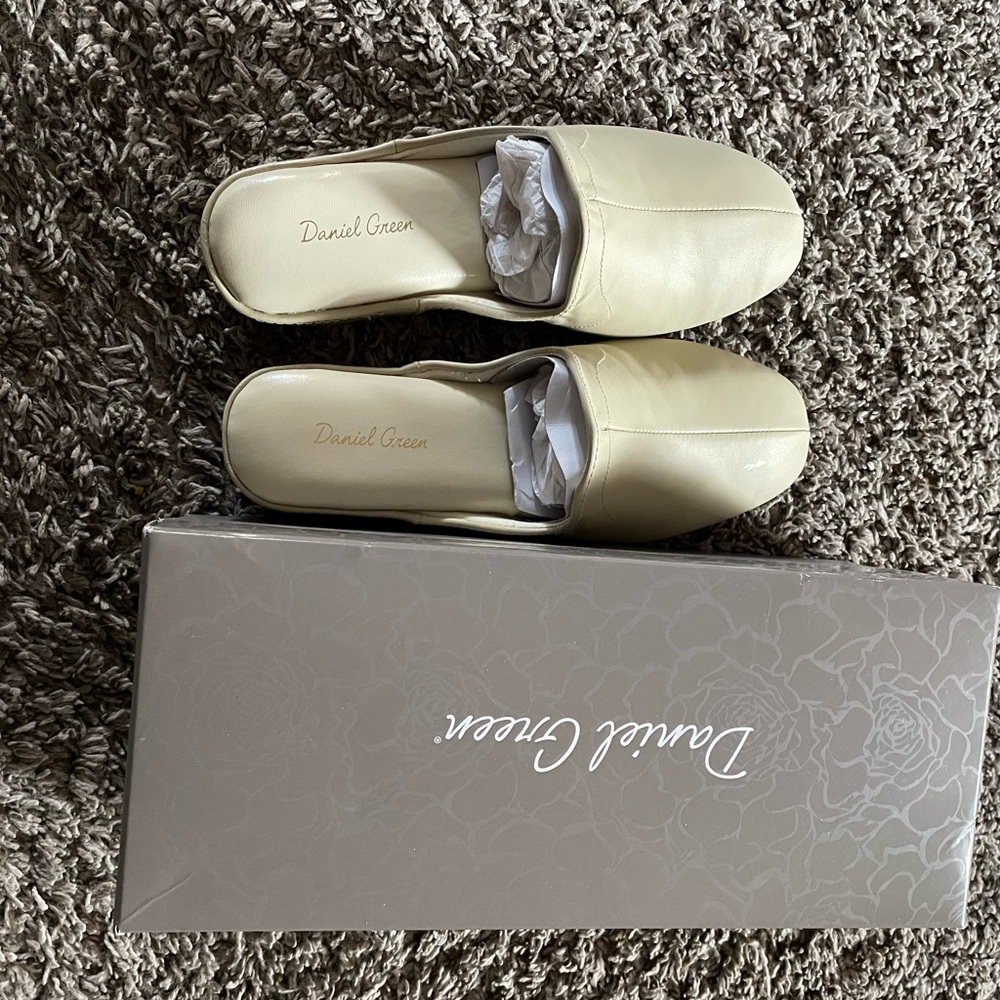 NIB Daniel Green slippers